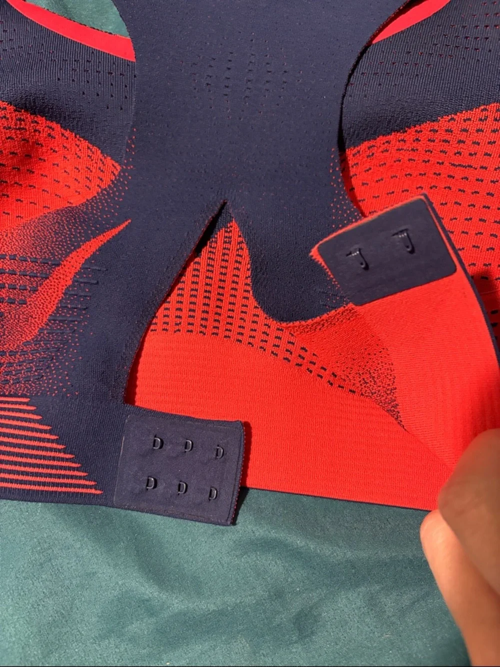 NIKE Swoosh FLY KNIT 2.0 - SPEED RED/BLUE WOMEN - XL